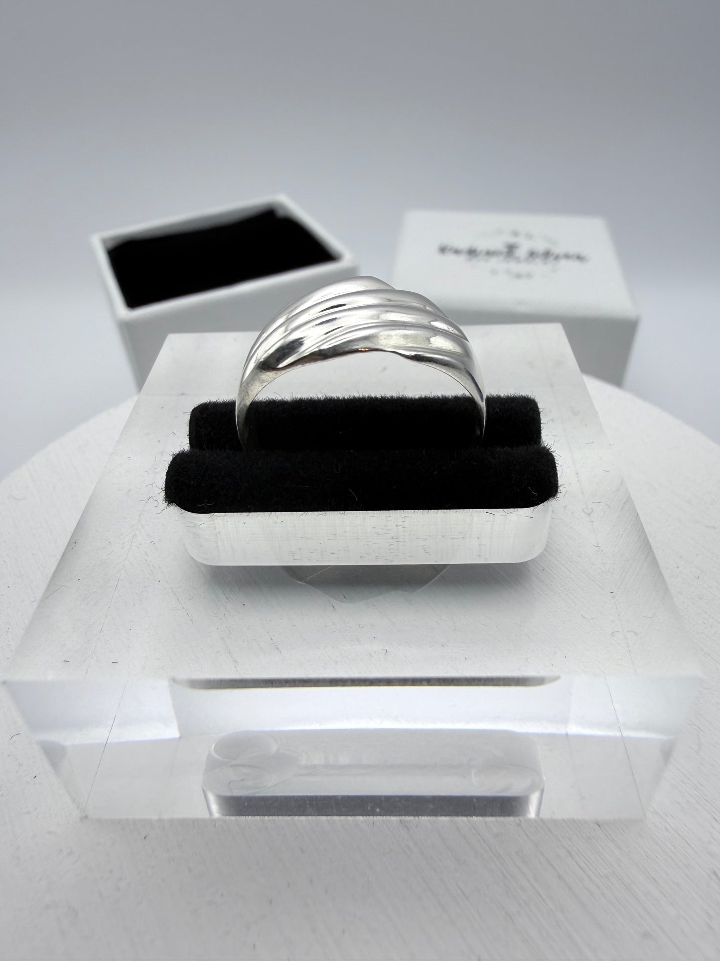Concha Style Ring