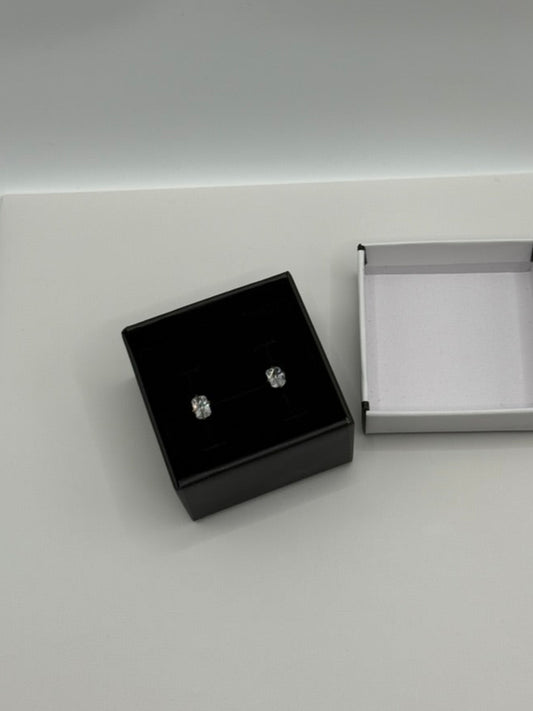 Small Unique Stud