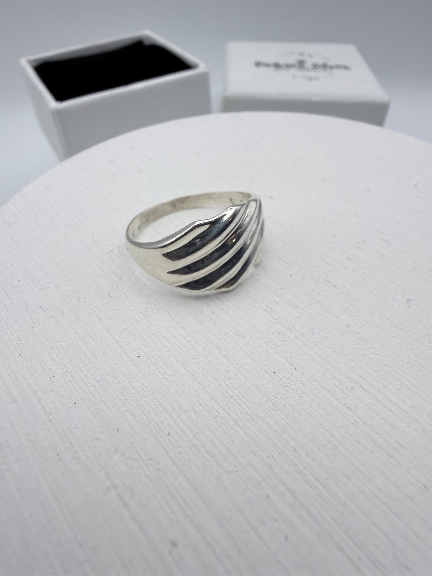 Concha Style Ring