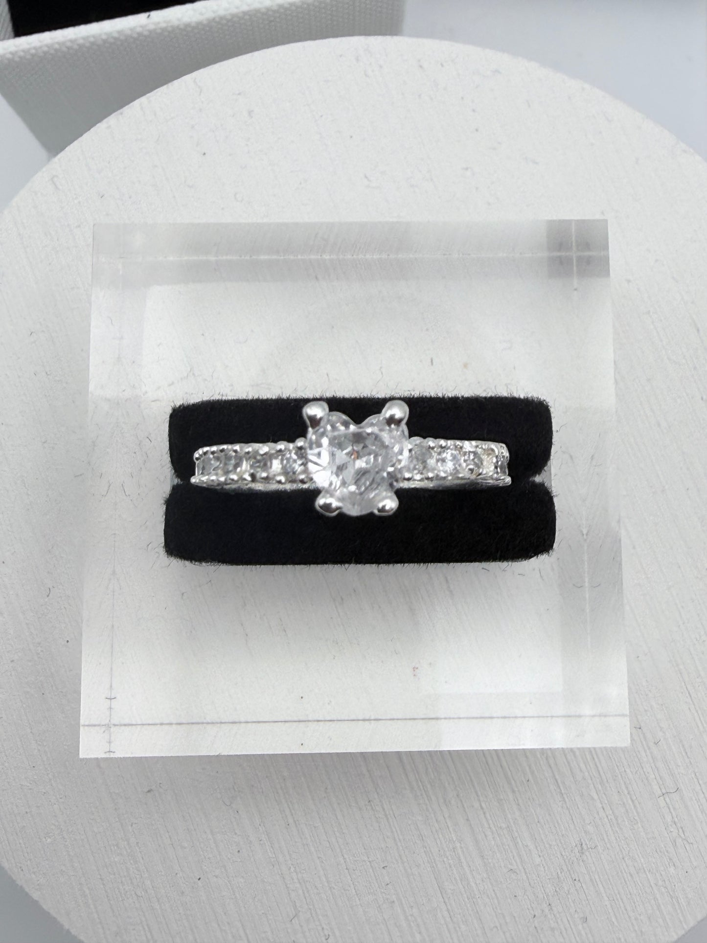 White Heart with cubic Zirconia on Sides Ring