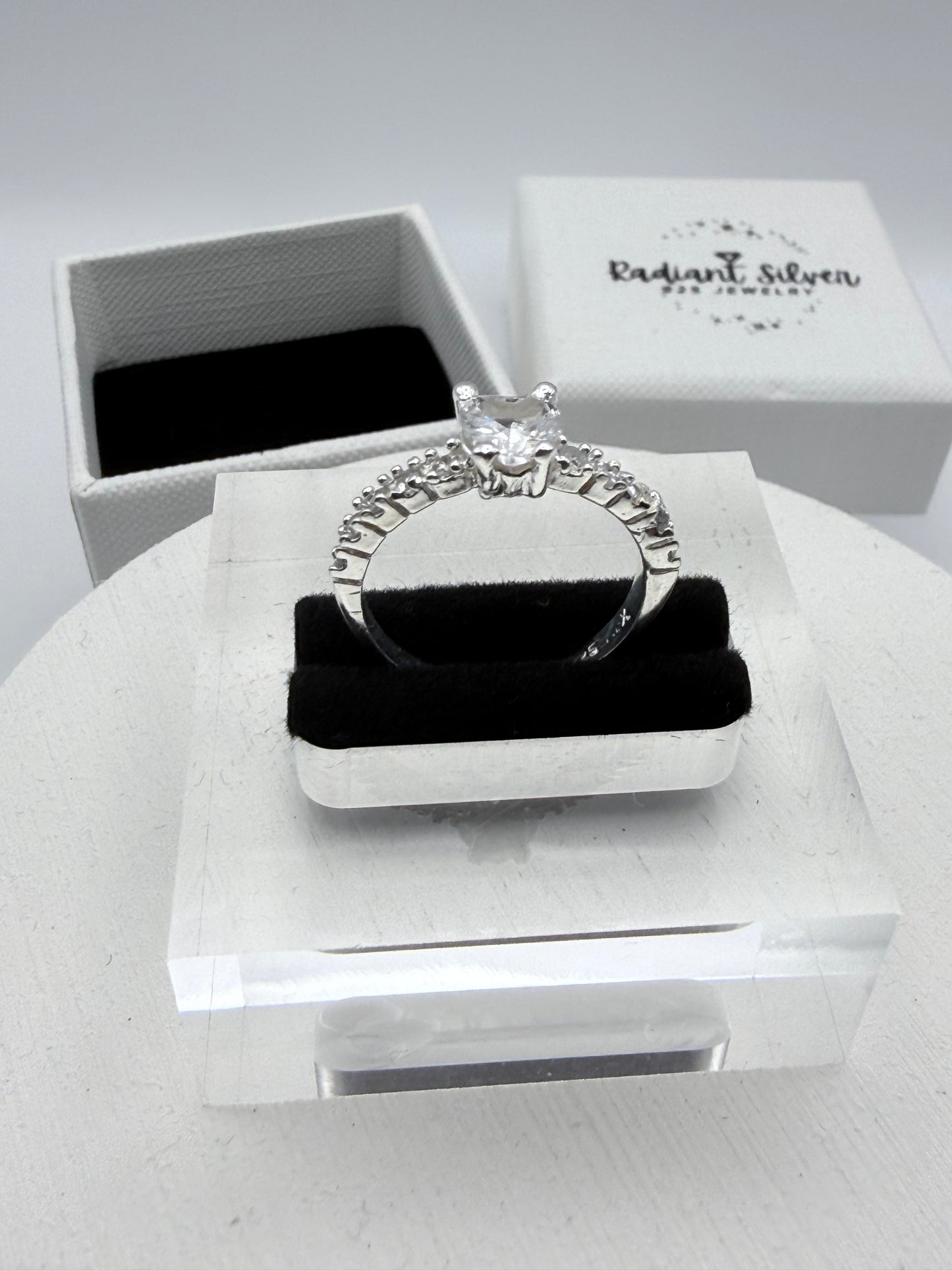 White Heart with cubic Zirconia on Sides Ring