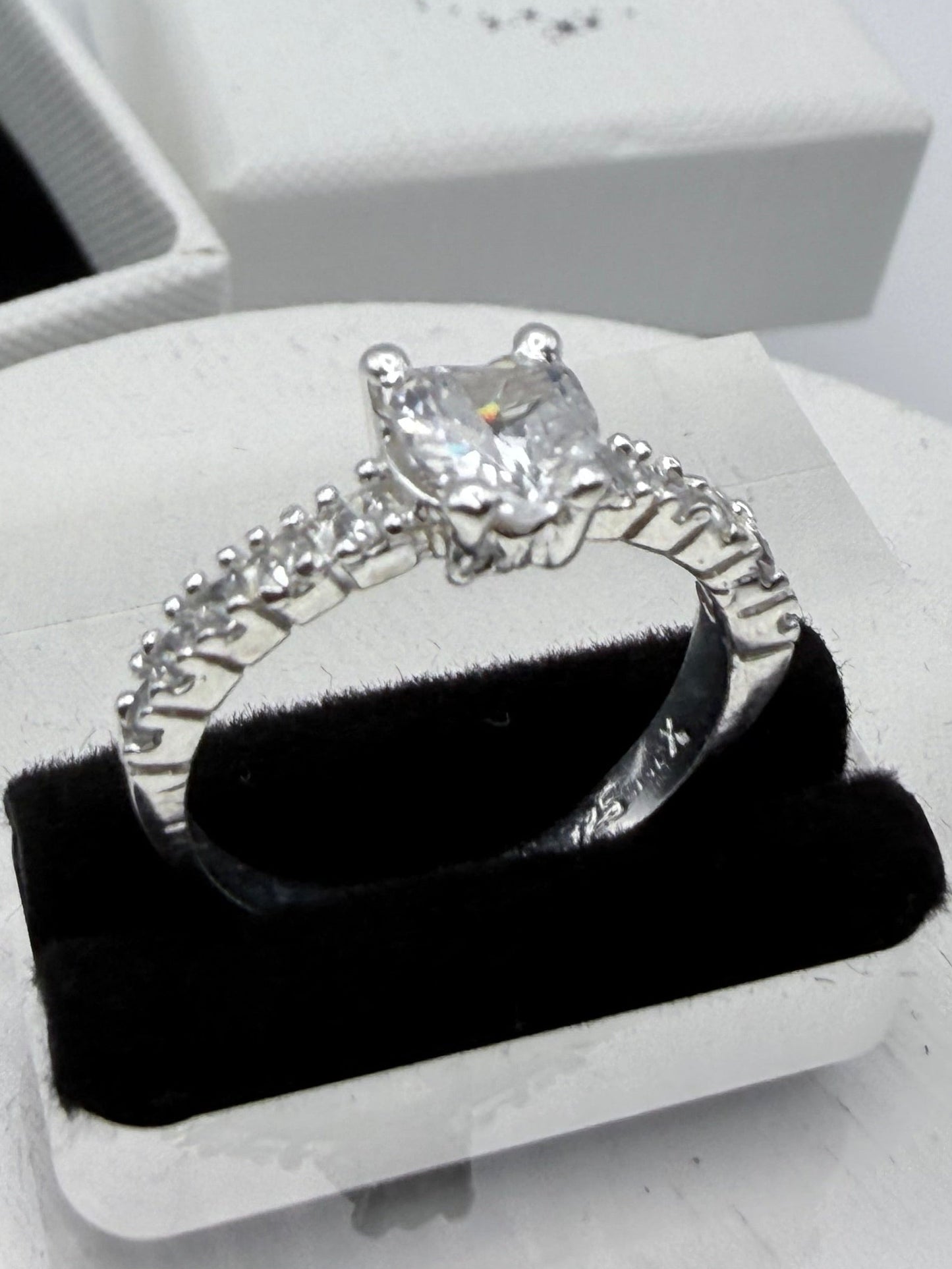 White Heart with cubic Zirconia on Sides Ring